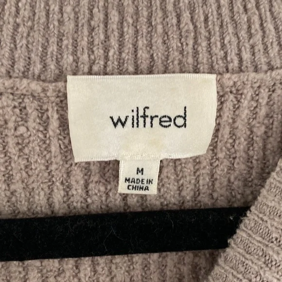 Aritzia Long Sleeve Sweater - Picture 2 of 5